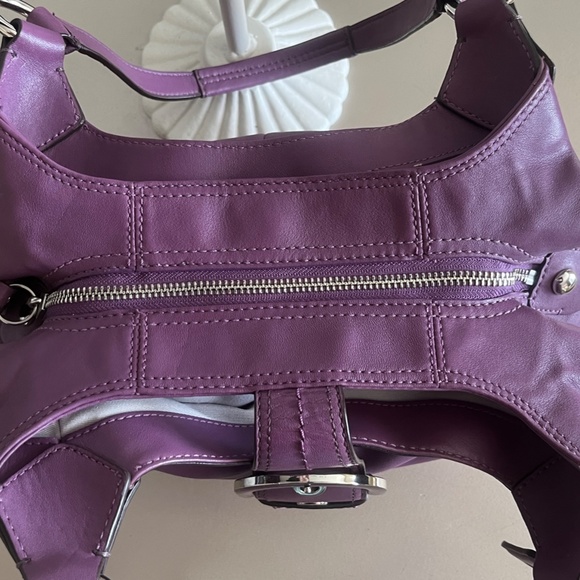 LIKE NEW Coach Soho Leather Hobo Bag - Picture 3 of 16